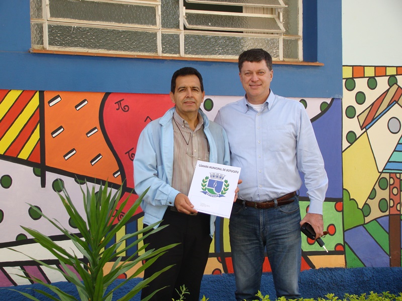 Lelo Pagani entrega moção pelos excelentes trabalhos realizados pela APAE Botucatu